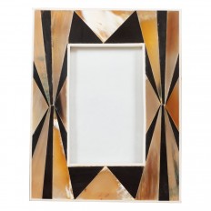 Horn frame with geometric design